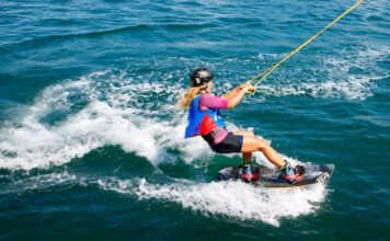 Как научиться кататься на вейкборде?